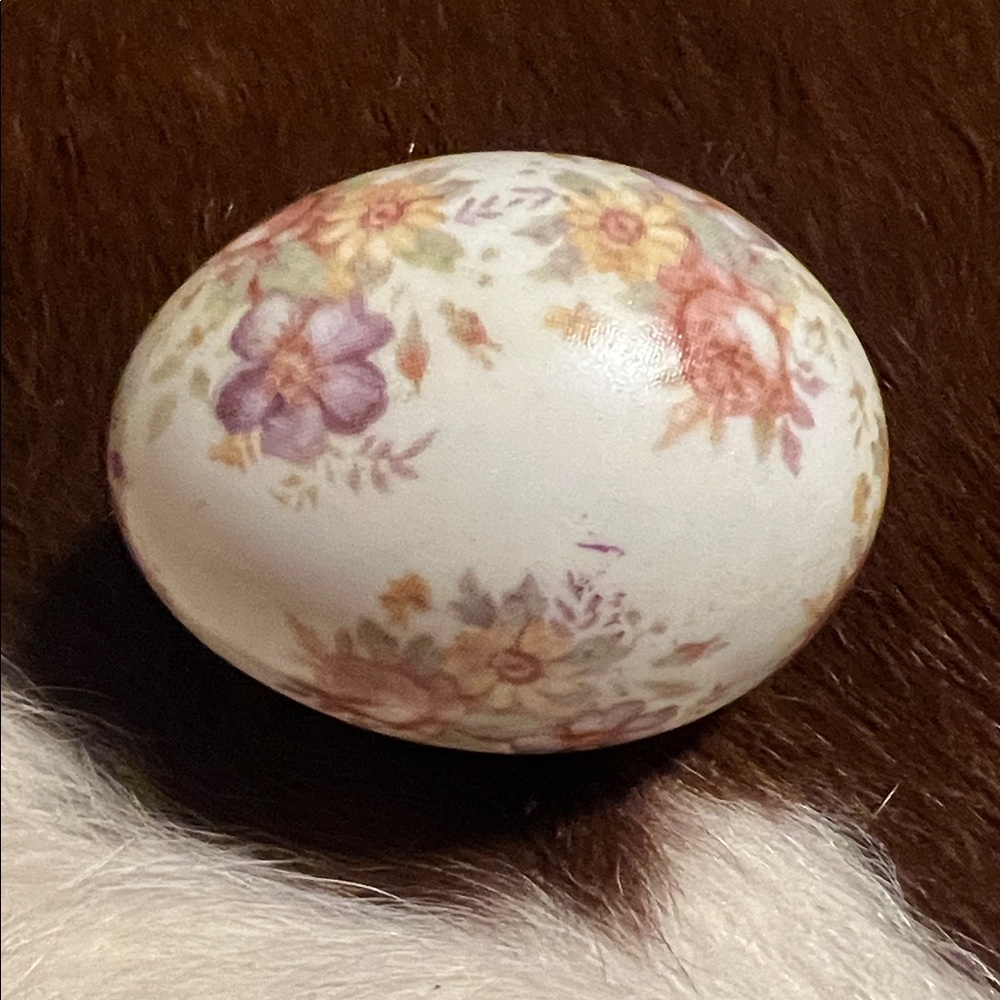 Floral and Butterfly Decorative Ceramic Eggs, Set of 3 - Picture 3 of 10